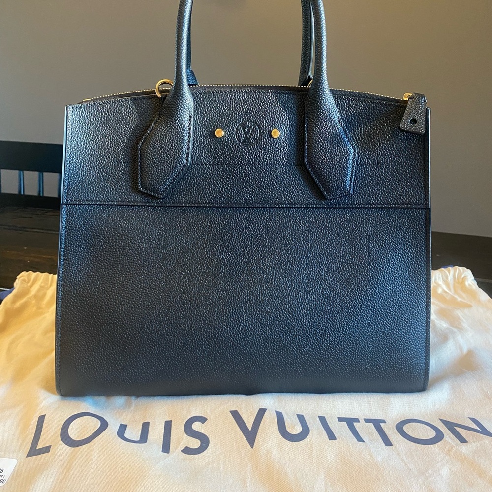 Louis Vuitton City Steamer MM Leather Handbag (Style M53015) - Picture 3 of 6
